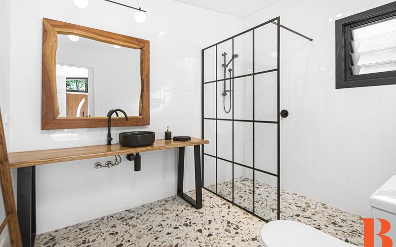 15 Blueberry Ash_bathroom