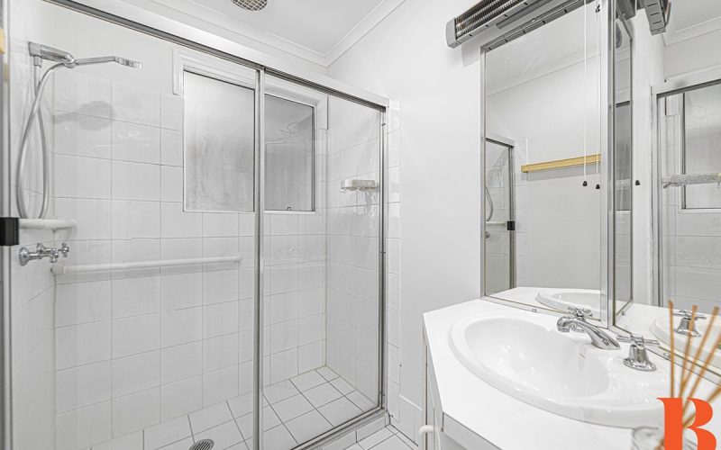 2 Seventh Ave - bathroom