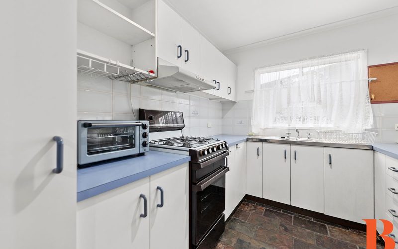 61 Second - kitchen